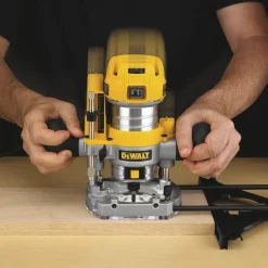 DeWALT Boven-Kantenfrees D26204K-QS 900