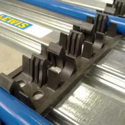 Lewis Klemrailsysteem voor Vloerverwarmingsbuis 16-20 mm 120cm